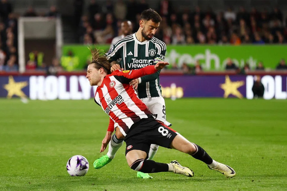 Bruno Fernandes (jersi hijau) masih dianggap pemain yang mampu mengubah nasib perlawanan apabila Man U bertemu Liverpool.