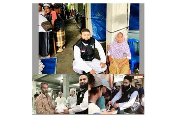 KETAHUI IBADAH KORBAN ANDA: Al-Falah Academy Singapore menawarkan peserta ibadah korban untuk menyaksikan video penyembelihan kambing atau lembu korban masing-masing pada tahun ini. Gambar menampilkan pengasas Al-Falah Academy Singapore, Ustaz Muhammad Ferozudeen Al Hafiz (memakai ves hitam) mengagihkan daging korban kepada golongan memerlukan sebelum pandemik Covid-19 melanda. - Foto AL-FALAH ACADEMY SINGAPORE