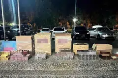 Rokok putih dan kretek yang dirampas oleh PGA 7 dalam serbuan di Bunut Susu, Pasir Mas, Kelantan.