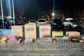 Rokok putih dan kretek yang dirampas oleh PGA 7 dalam serbuan di Bunut Susu, Pasir Mas, Kelantan.