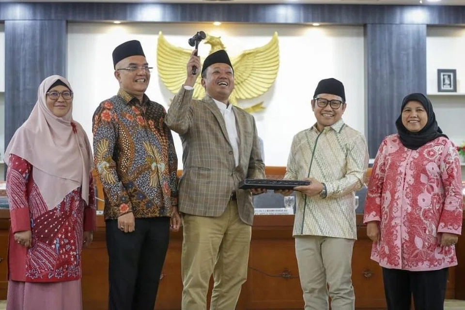 Jawatankuasa Khas (Pansus) Haji Dewan Perwakilan Rakyat (DPR) yang dipimpin Encik Nusron Wahid (tengah) memberikan usulan cara memperbaiki khidmat haji Indonesia.