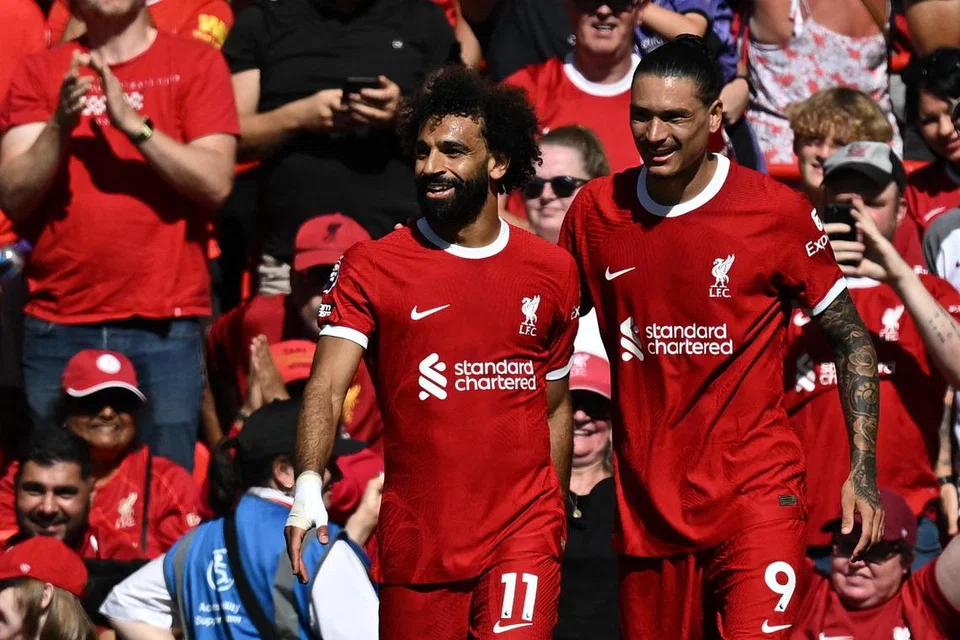 TUNGGAK LIVERPOOL: Penyerang Mohamed Salah (kiri) dan Darwin Nunez memulakan musim baru ini dengan cemerlang, membantu Liverpool di tangga kedua EPL sejauh ini.