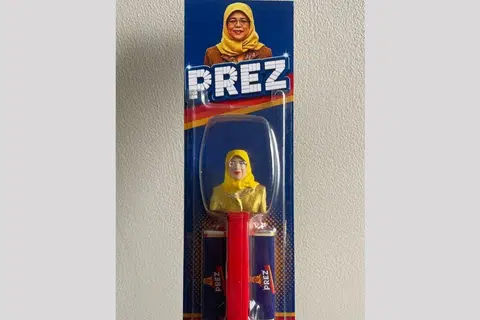 Prez-iden, Halimah Yacob, mainan Pez, karya seni pop
