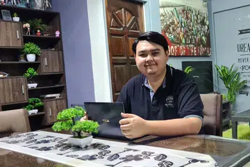 ANJUR BANYAK KEGIATAN BAGI PEKERJA BERGAJI RENDAH: Tindakan tidak adil ke atas dirinya di tempat kerjanya yang lalu buka laluan bagi Encik Monteiro Mohamad Azhar Abdul Aziz, 30 tahun, aktif dalam kesatuan sekerja dan kemudian dalam Perikatan untuk Bertindak (AfA) bagi Pekerja Bergaji Rendah (LWW).