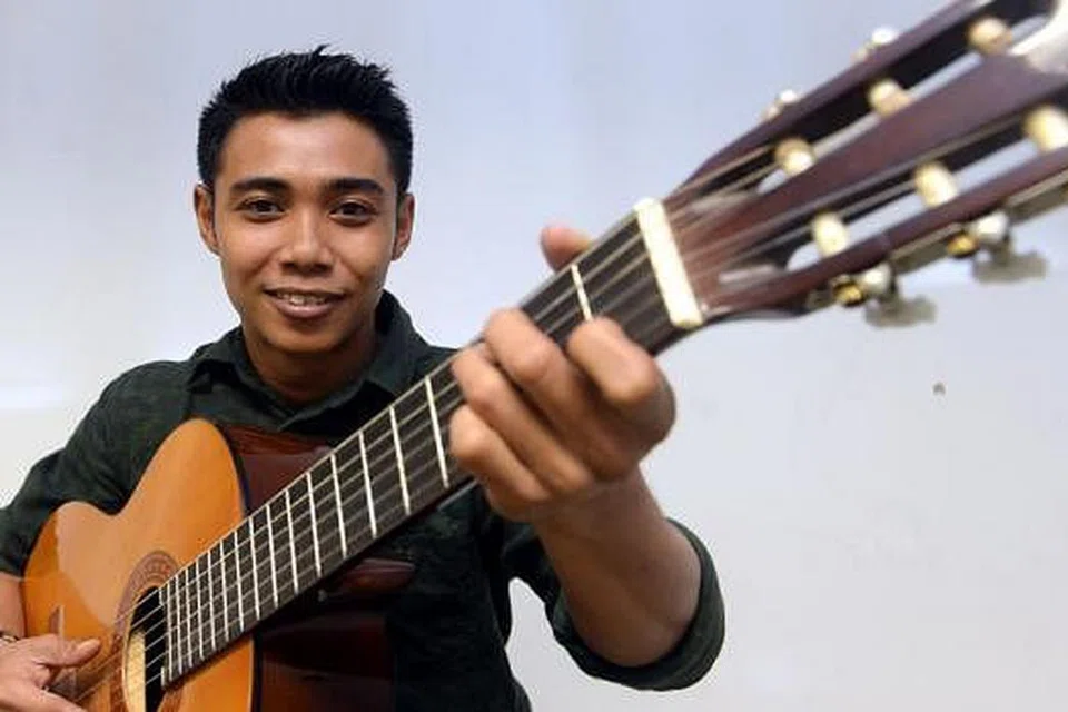 DARI IMEEM KE YOUTUBE: Jumali Sanotri mula mencipta lagu dan memuatnaikkannya di laman imeem sebelum berhijrah menjadi sensasi YouTube - Foto TAUFIK A. KADER