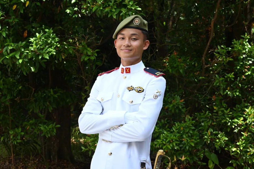 Leftenan Muda (2LT) Muhammad Naqeeb Mohamed Yasser ingin menitik beratkan kejujuran dan rasa hormat sesama anggota kerana tanpa kededua nilai ini, sukar untuk menjalin kepercayaan antara satu sama lain.