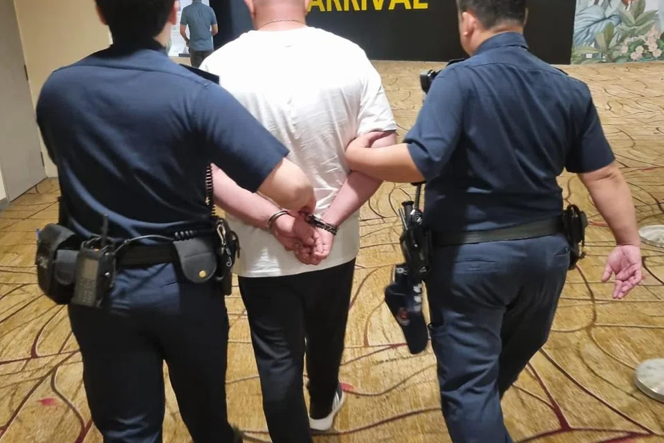 BERJAYA DIBERKAS: Dua lelaki Georgia mengaku bersalah kerana mencuri wang daripada pengurup wang. 