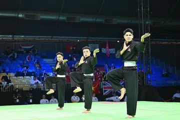 GANGSA SUDAH DIGENGGAM: Pasukan seni regu lelaki negara, yang terdiri daripada (dari kiri) Affiz, Mustafar dan Nazrul, sudah dijamin sekurang-kurangnya pingat gangsa dalam Kejohanan Pencak Silat Dunia. - Foto JIA XING