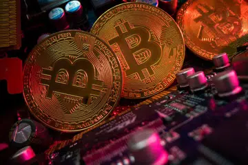 TUNAI KE DIGITAL: Bank pusat di merata dunia telah mengkaji dan mengusahakan versi mata wang digital mereka untuk kegunaan runcit bagi mengelak usaha ke arah pembayaran digital diambil alih sektor swasta. 