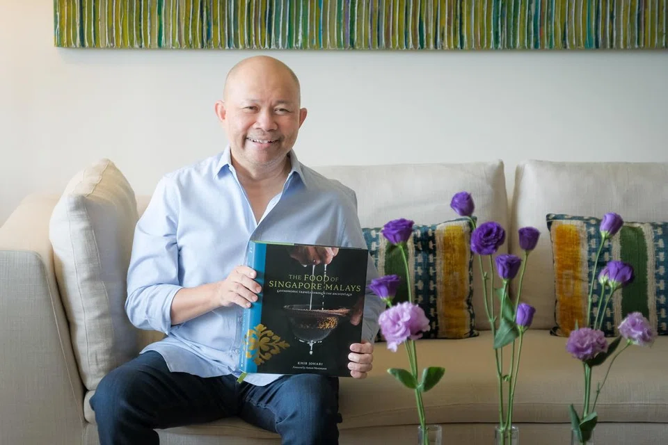 BUKU TERBAIK: ‘Buku The Food of Singapore Malays’, oleh ahli sejarah makanan,  Encik Khir Johari, dinamakan sebagai Buku Terbaik Dalam Kalangan Terbaik di Anugerah Masakan Buku Sedunia Gourmand ke-28.