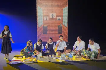 ACARA KEBUDAYAAN: Teater kanak-kanak interaktif bertajuk ‘Kampong Dreams’ diadakan di Wisma Geylang Serai pada Sabtu.