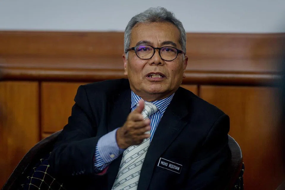 BERI BAYANGAN: Ahli Majlis Tertinggi Bersatu, Datuk Seri Mohd Redzuan Md Yusof berkata 10 AP kerajaan akan berpindah ke Perikatan Nasional tidak lama lagi. 