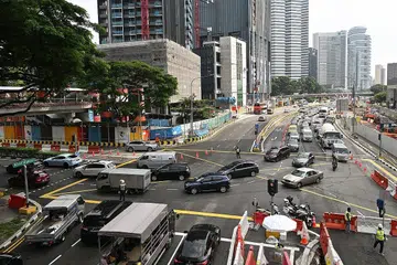 PENUTUPAN JALAN: Beberapa jalan raya di sekitar kawasan Marina Bay ditutup bagi memberi laluan kepada perlumbaan Formula Satu (F1) Grand Prix Singapura Singapore Airlines 2022 yang berlangsung dari hari ini hingga lusa. - Foto BH oleh LIM YAOHUI