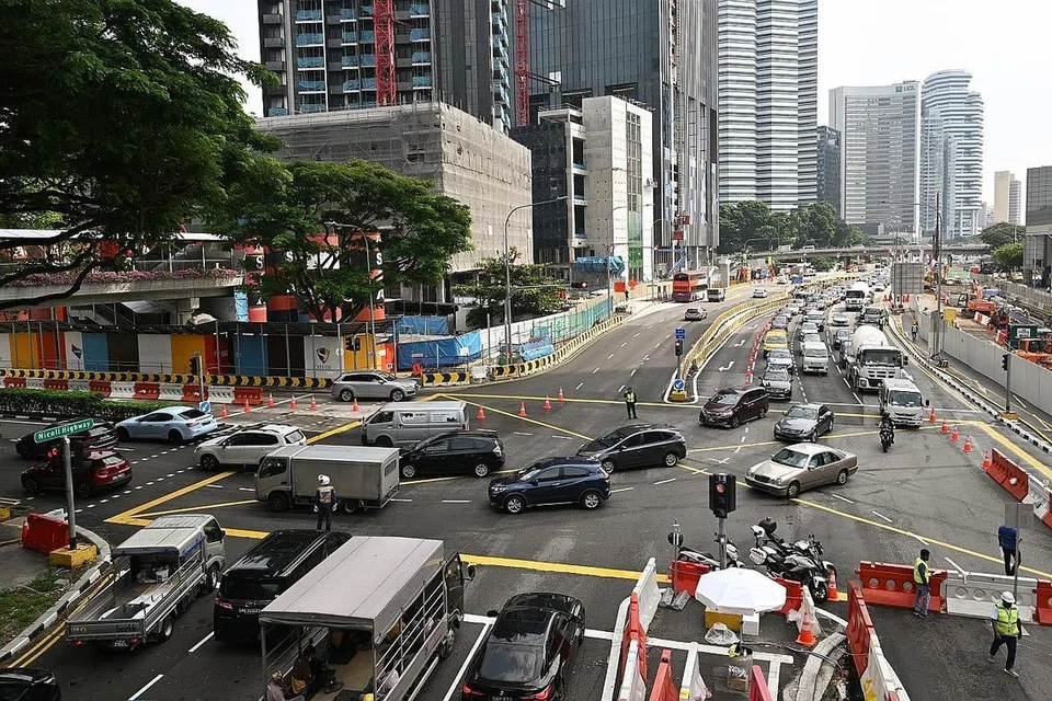 PENUTUPAN JALAN: Beberapa jalan raya di sekitar kawasan Marina Bay ditutup bagi memberi laluan kepada perlumbaan Formula Satu (F1) Grand Prix Singapura Singapore Airlines 2022 yang berlangsung dari hari ini hingga lusa. - Foto BH oleh LIM YAOHUI
