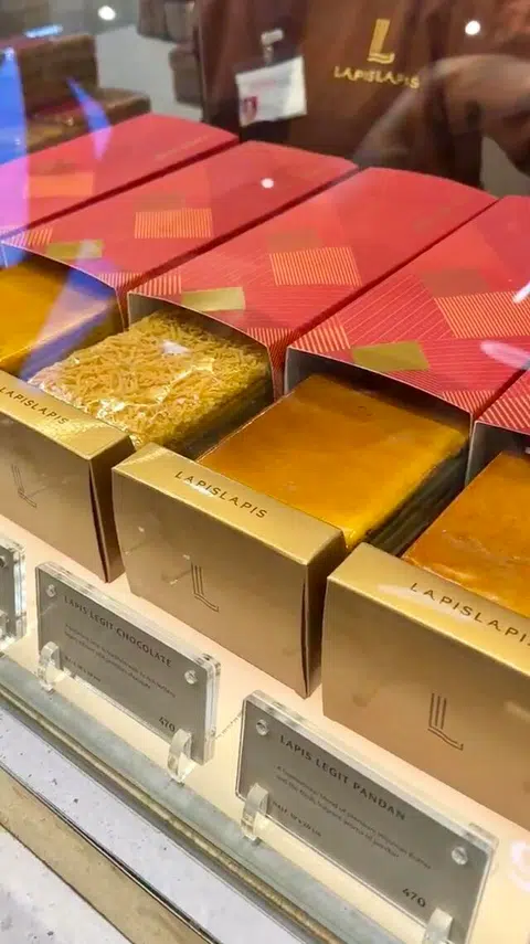 Kedai Lapislapis, jenama terkenal yang menawarkan kek lapis premium.