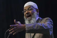 CETUS KETEGANGAN: Pendakwah bebas, Dr Zakir Naik jelas telah mencetuskan ketegangan kaum di Malaysia, kata Perdana Menteri Malaysia, Tun Dr Mahathir Mohamad. Menurut beliau, perbuatan tersebut tidak baik untuk negara dan kerajaan akan mengambil tindakan sewajarnya mengikut undang-undang negara. - Foto EPA-EFE