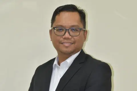 Pensyarah Undang-Undang dan Perlembagaan Universiti Teknologi Mara (UiTM), Dr Ikmal Hisham Mohd Tah. 