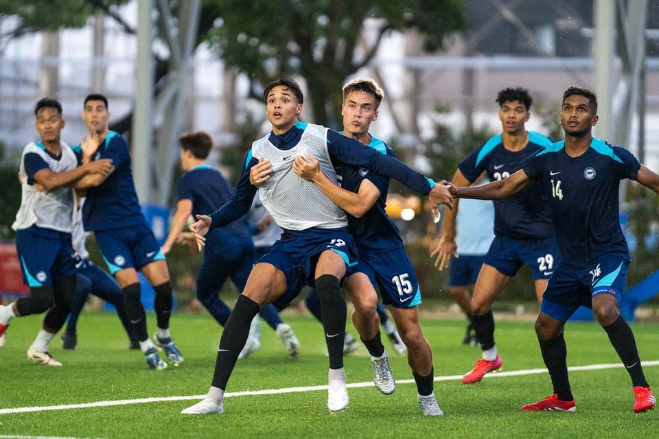 Skuad yang akan menentang Bangladesh bagi perlawanan Kelayakan Piala Asia AFC terakhir pada 31 Mac di Stadium Negara menyaksikan beberapa pemain yang mendapatkan panggilan semula. Antaranya adalah pemain pertahanan Port FC dan Lion City Sailors, Nur Adam Abdullah.
