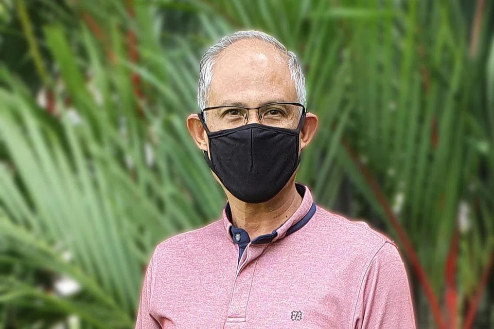 TUNJUK CONTOH: Menteri Sekitaran dan Sumber Air Masagos Zulkifli Masagos Mohamad mengenakan pelitup. - Foto MEWR