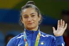Atlit judo, Majlinda Kelmendi, memenangi pingat emas pertama penuh emosi bagi Kosovo dalam penampilan sulung negara itu di pentas Olimpik. - Foto AFP