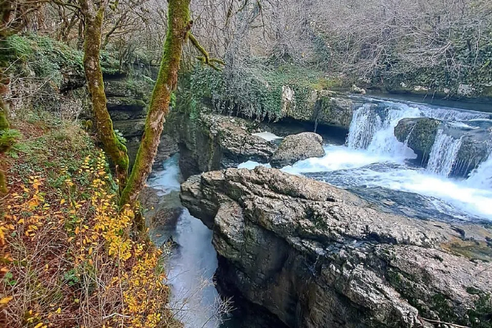 Ngarai Martvili di Samagrelo memikat pencinta air terjun.