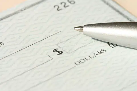 Tiada perubahan pada tarikh akhir bagi bank untuk berhenti mengeluarkan buku cek baru kepada syarikat menjelang akhir Disember 2025. 