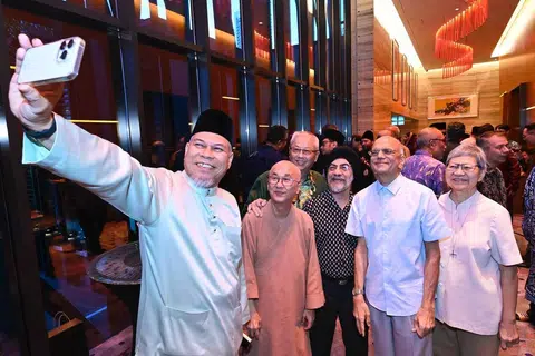 Mufti Dr Nazirudin Mohd Nasir dalam kiriman Instagramnya pada 27 September, meluahkan rasa terima kasih dan penghargaannya kepada para pemimpin agama lain yang telah menyatakan solidariti mereka dengan masyarakat Islam susulan insiden yang melibatkan Masjid Al-Istiqamah menerima sebuah bungkusan mengandungi daging khinzir pada 24 September.