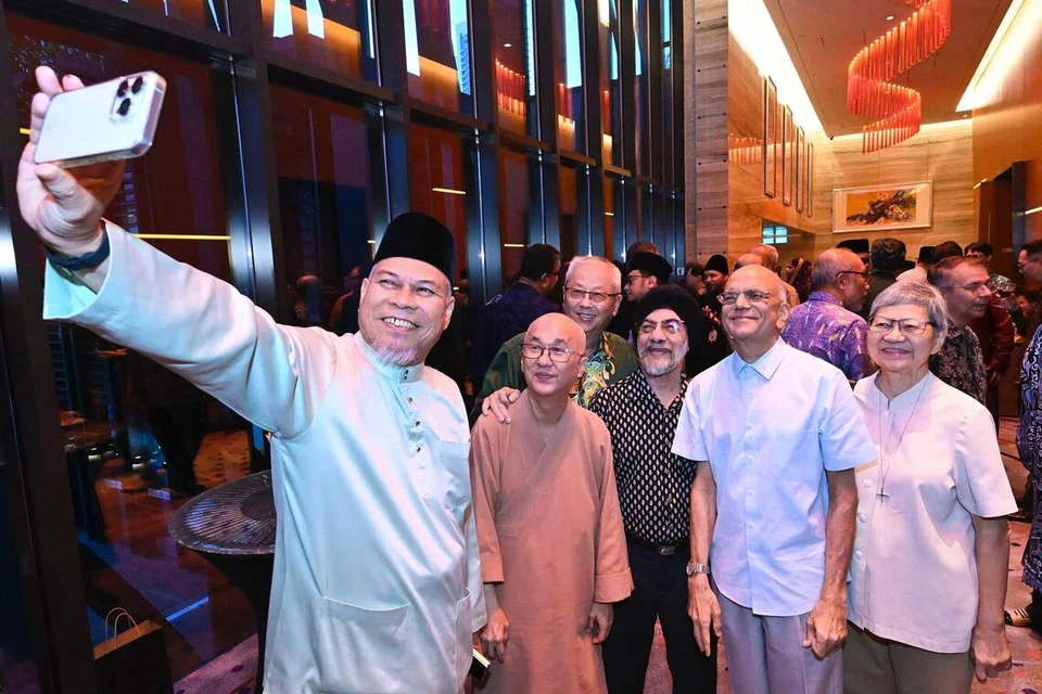 Mufti Dr Nazirudin Mohd Nasir dalam kiriman Instagramnya pada 27 September, meluahkan rasa terima kasih dan penghargaannya kepada para pemimpin agama lain yang telah menyatakan solidariti mereka dengan masyarakat Islam susulan insiden yang melibatkan Masjid Al-Istiqamah menerima sebuah bungkusan mengandungi daging khinzir pada 24 September.