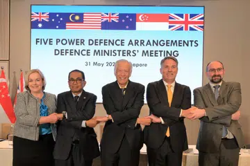 (Dari kiri) Menteri Pertahanan New Zealand, Cik Judith Collins KC; Menteri Pertahanan Malaysia, Datuk Seri Mohamed Khaled Nordin; Menteri Pertahanan, Dr Ng Eng Hen; Timbalan Perdana Menteri merangkap Menteri Pertahanan Australia, Encik Richard Marles; dan Ketua Pengarah (Dasar Keselamatan) Britain, Encik Paul Wyatt.