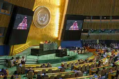 Menteri Luar Arab Saudi, Putera Faisal bin Farhan Al-Saud, berucap pada Perhimpunan Agung PBB ke-81 di New York pada 26 September 2026. Perhimpunan Agung ke-81 akhirnya menguji dua perkara yang saling berkaitan, iaitu keupayaan PBB membina kesepakatan politik dan kesediaan kuasa besar melaksanakan komitmen antarabangsa.