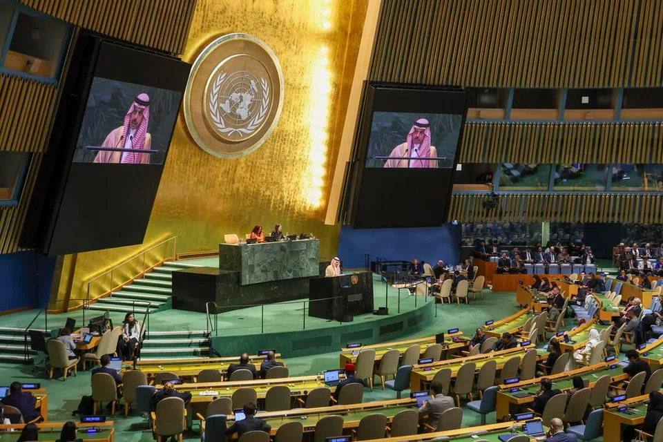 Menteri Luar Arab Saudi, Putera Faisal bin Farhan Al-Saud, berucap pada Perhimpunan Agung PBB ke-81 di New York pada 26 September 2026. Perhimpunan Agung ke-81 akhirnya menguji dua perkara yang saling berkaitan, iaitu keupayaan PBB membina kesepakatan politik dan kesediaan kuasa besar melaksanakan komitmen antarabangsa.