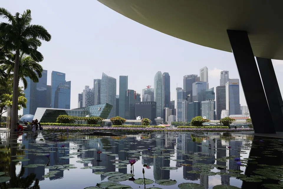 PULIH SECARA SEDERHANA: Ekonomi Singapura dijangka pulih secara sederhana pada 2024. 