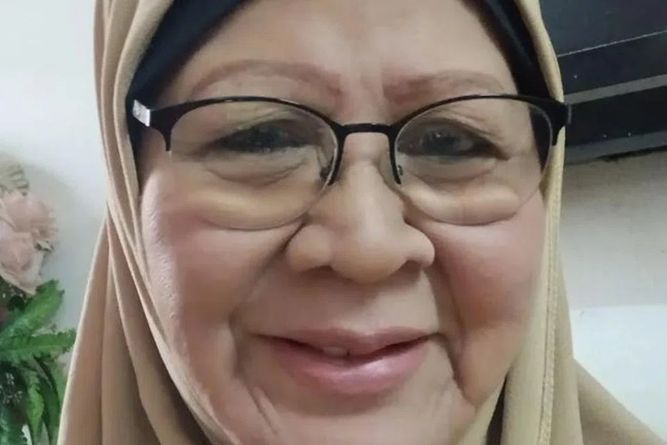 Pelakon veteran, Norlia Ghani sambut Hari Raya di Kuala Lumpur bersama empat orang anak dan tujuh cucu.