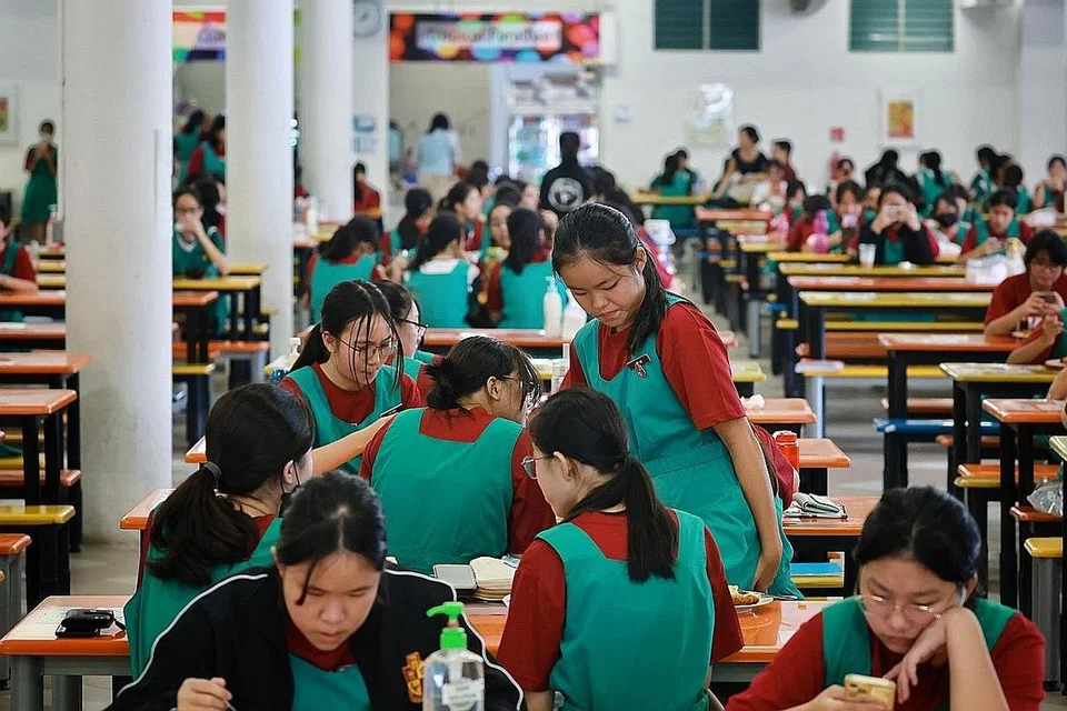 PERLUAS PELUANG: Encik Chan Chun Sing berkata pemerintah mesti menyediakan pelbagai laluan dengan pelbagai metrik kejayaan, sambil melengkapkan warga dengan kemahiran hidup yang mereka perlukan untuk berkembang maju dalam abad ke-21. - Foto ST