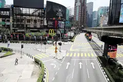 SEMAKIN MERUNCING: Di tengah-tengah ketidaktentuan mengenai apa yang akan dibenarkan dalam sekatan menyeluruh atau Total Lockdown kelak, Malaysia mencatatkan 9,020 kes baru jangkitan Covid-19, iaitu yang tertinggi sejak pandemik melanda. - Foto REUTERS