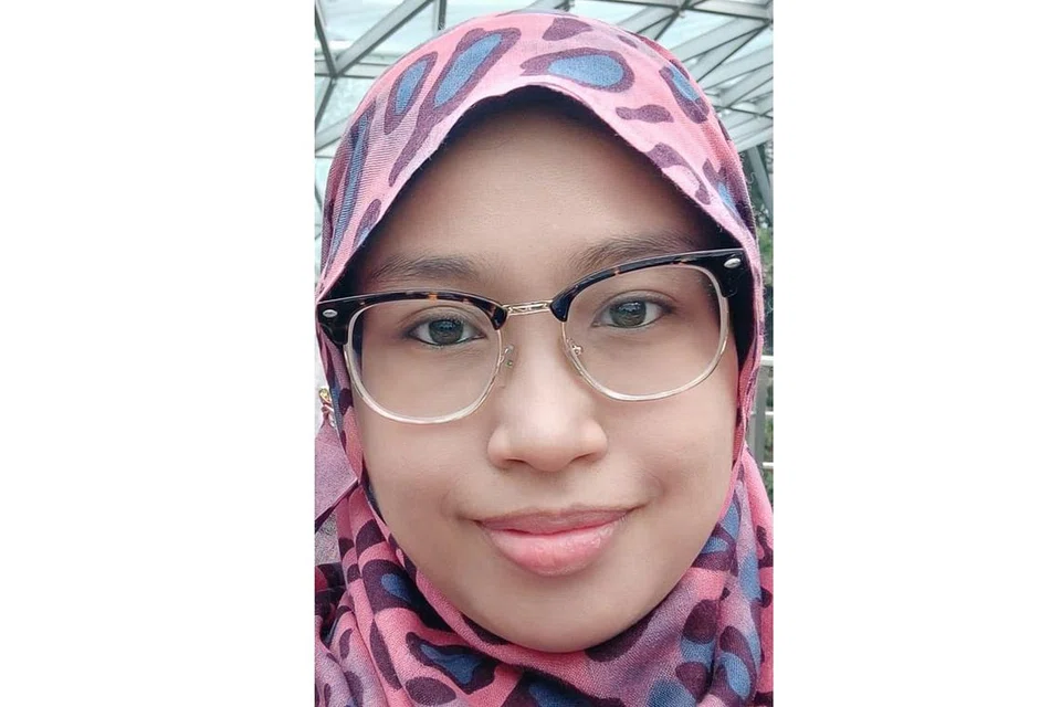 TURUT JAWAB: Ustazah Afeyah Mustafa dan Ustazah Azeemah Mustafa (atas). - Foto fail