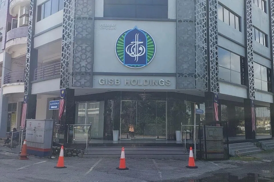 Global Ikhwan Service and Business Holdings didakwa serpihan pertubuhan al-Arqam yang difatwakan sesat di Malaysia pada 1994.  