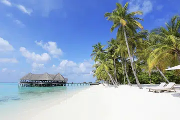 Ketenangan pantai menggambarkan pelbagai keindahan (gambar hiasan)