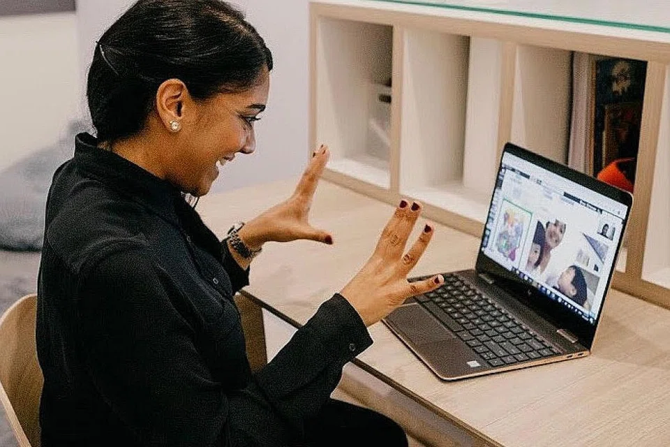 PERLUASKAN KHIDMAT: Platform Telehope Amazing Speech Therapy membolehkan persidangan video antara ahli terapi dengan pelanggan di seluruh dunia. - Foto AMAZING SPEECH THERAPY