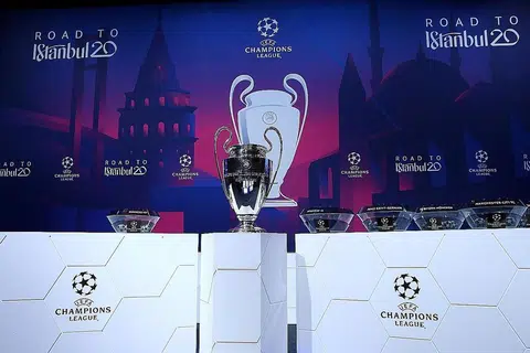 TUKAR HOS: Istanbul asalnya dijadualkan menjadi hos perlawanan akhir Liga Juara-Juara 2020, tetapi kini ia akan dijalankan di Lisbon sementara Istanbul akan menjadi medan pertarungan akhir edisi 2021. Rancangan 'Final Eight' bagi menamatkan pertandingan itu dibentangkan bagi pengesahkan Uefa hari ini. - Foto REUTERS