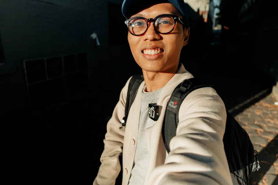 Demi kopi, pemilik Ground Floor Coffee (GFC), Encik Adhwa Hasif, yang mempunyai kafe di East Village sanggup melacong ke luar negara seperti Melbourne, Australia untuk memperoleh inspirasi mendalam dalam penghasilan menu kopi GFC. 