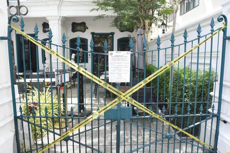 DIARAH TUTUP: Satu restoran makanan timur tengah yang diarah tutup 14 hari sejak 17 Januari 2024 oleh Majlis Bandaraya Pulau Pinang, berikutan keadaan dapur yang kotor dan menjijikkan.