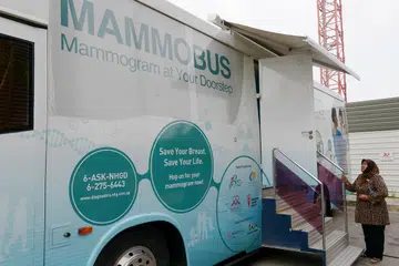 Untuk menjadikan saringan barah buah dada lebih mudah diakses, laporan Yayasan Barah Buah Dada (BCF) antara lain mengesyorkan menggunakan ‘mammobus’ sebagai pusat pemeriksaan di masjid-masjid.