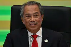 TAN SRI MUHYIDDIN YASSIN: Beri keterangan di Putra Jaya.