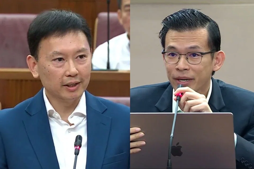 Anggota Parlimen (AP) Parti Pekerja (WP), Encik Kenneth Tiong (GRC Aljunied) (kanan) memohon maaf kepada Menteri Pembangunan Negara, Encik Chee Hong Tat pada 5 November.