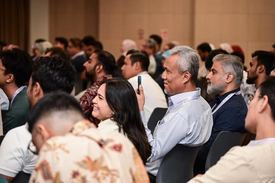 Karyawan sektor kewangan, kejuruteraan, jagaan kesihatan, guaman dan sosiopendidikan, berpeluang bertukar-tukar pengetahuan dan memberi bimbingan menerusi Kolektif Karyawan Muslim yang baru dilancarkan AMP Singapura pada 5 Oktober.