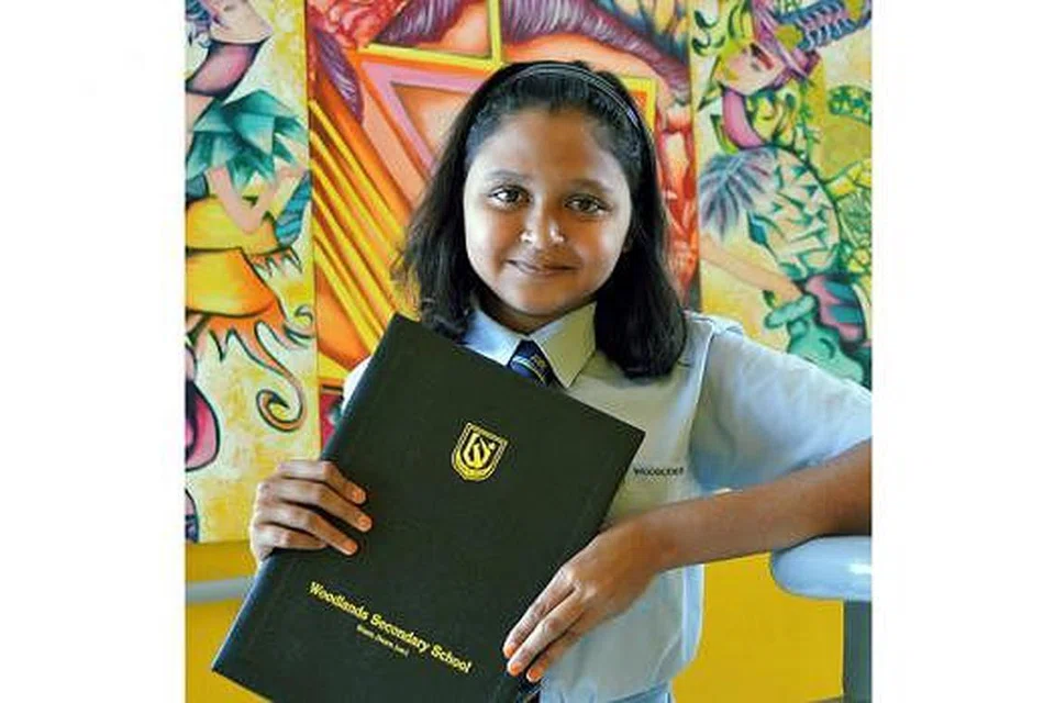 PENYAKIT BUKAN HALANGAN: Nur Zahidah Khanum Abdul Bashar Khan tidak membiarkan penyakit hati yang dideritainya sejak kecil menjadi sebab untuk tidak ke sekolah dan menjalani kehidupan seperti pelajar lain. - Foto KHALID BABA