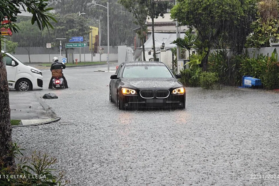Kawasan Wan Tho Avenue dinaiki air pada 22 November dan agensi air nasional PUB di Telegram mengeluarkan amaran risiko banjir untuk sekurang-kurangnya 18 lokasi, kebanyakannya di bahagian timur dan tengah Singapura. 