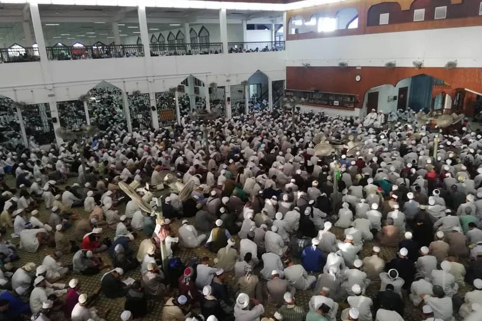 PERHIMPUNAN: Pihak berkuasa Malaysia kini berusaha mengesan lebih 5,000 peserta Malaysia yang menyertai perhimpunan tabligh di Masjid Seri Petaling pada 27 Februari hingga 1 Mac lalu. Acara itu turut dihadiri 95 jemaah Singapura.