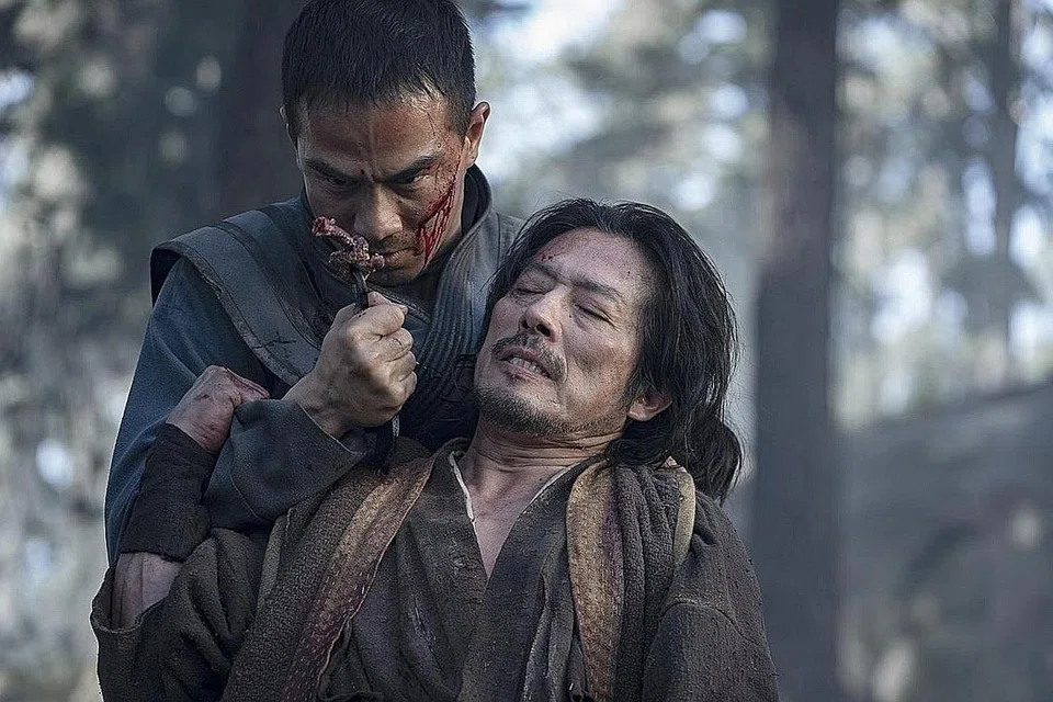 WIRA ASIA: Filem yang dipadankan daripada permainan video, 'Mortal Kombat', dijayakan pelakon Indonesia, Joe Taslim (kiri) selaku Sub-Zero dan pelakon Jepun, Hiroyuki Sanada, sebagai Scorpion. - Foto WARNER BROS
